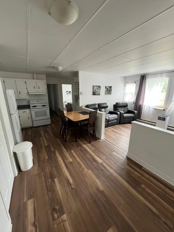 Logement 5 1/2 à louer tout inclus