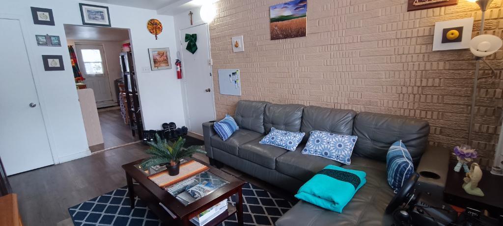 51/2 a Boisbriand dispo 1Juillet 2025 internet 2 stationnements, Loker, Thermopompe