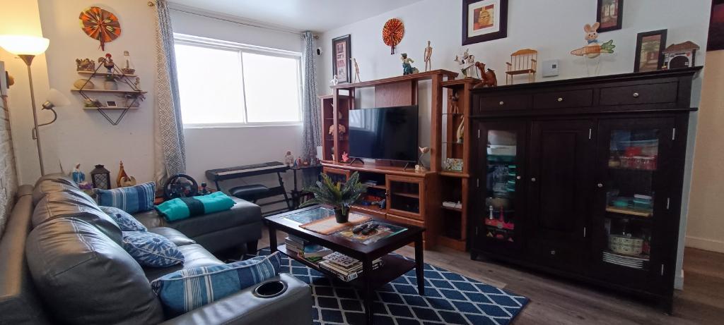 51/2 a Boisbriand dispo 1Juillet 2025 internet 2 stationnements, Loker, Thermopompe