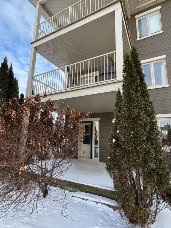 CONDO 4 1/2 RÉNOVÉ AVEC GARAGE