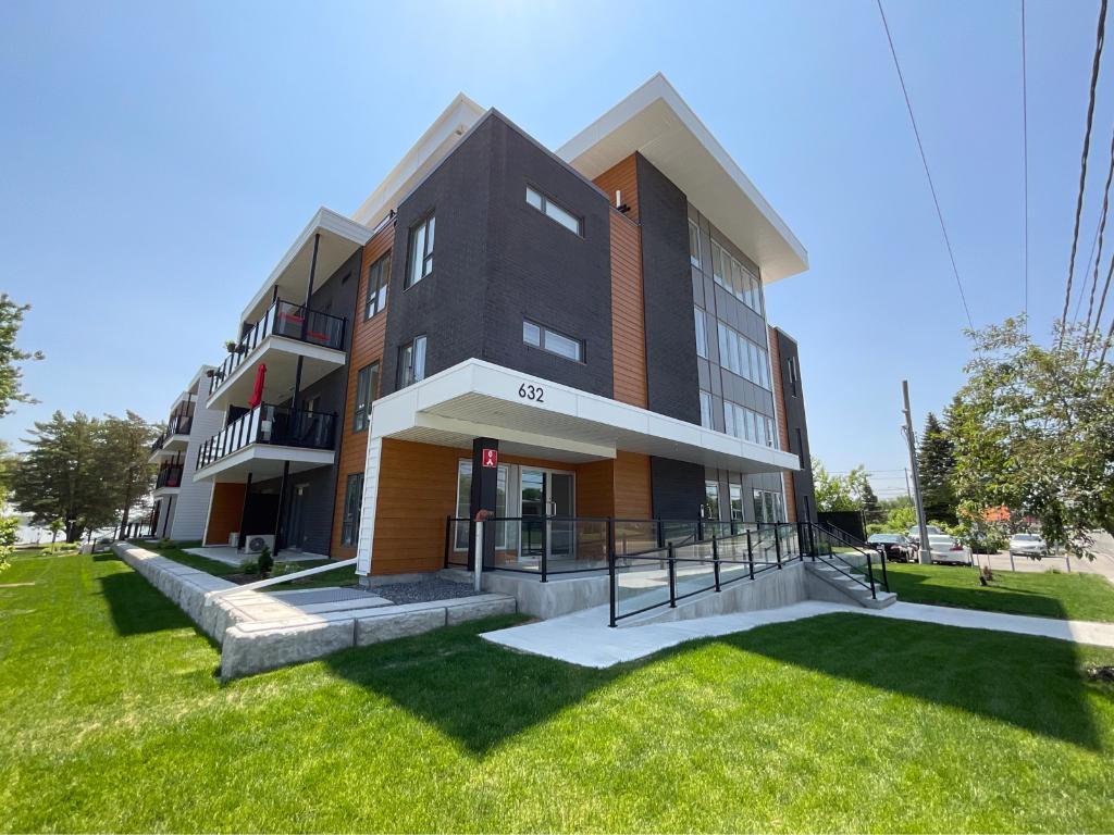 632 Notre-Dame Repentigny | 4½ à louer | Penthouse | VUE SUR LE FLEUVE | INTERNET | ASCENSEUR | STATIONNEMENT EXTÉRIEUR | EAU CHAUDE | JUILLET 2025