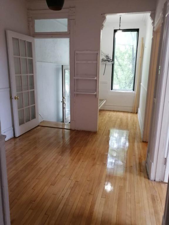 Grand 5 et ½ rénové en plein cœur du Mile End / Large renovated 5 ½ Apartment in the heart of the Mile End