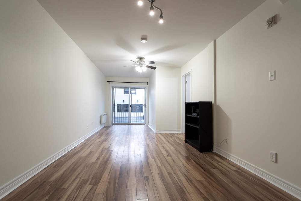 Studio Available July, August & September 2025 – From $1,100 - 60 Avenue Des Pins, Montréal