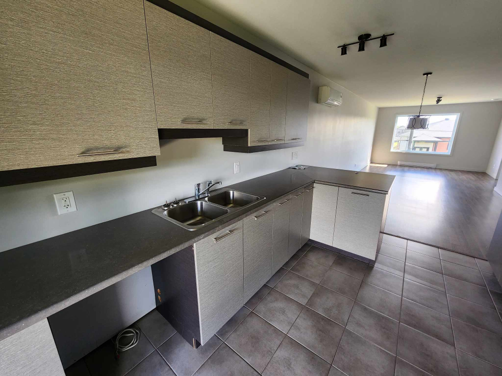 BEAU 4 ½ | FLEURIMONT | DISPONIBLE AOÛT