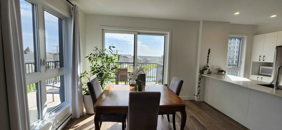 4 1/2 + Bureau, 1er Juillet