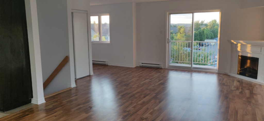4 ½ Condo à Louer – 2 Chambres + Station