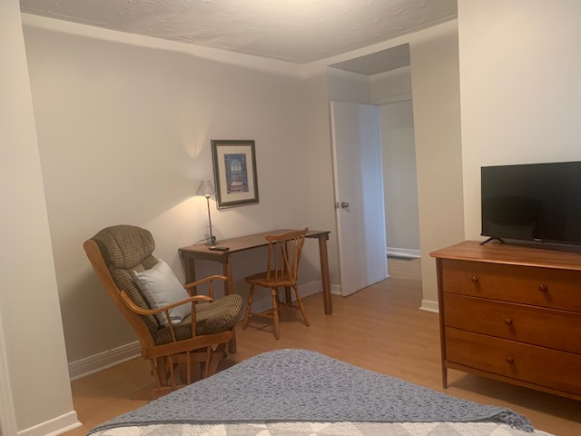 Chambre Meublée, Tout Est Inclus !