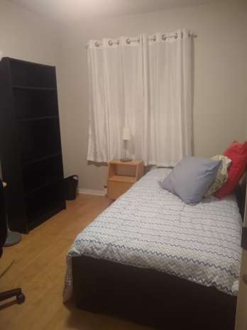 Chambre Pour Une ETUDIANTE Tout Fourni