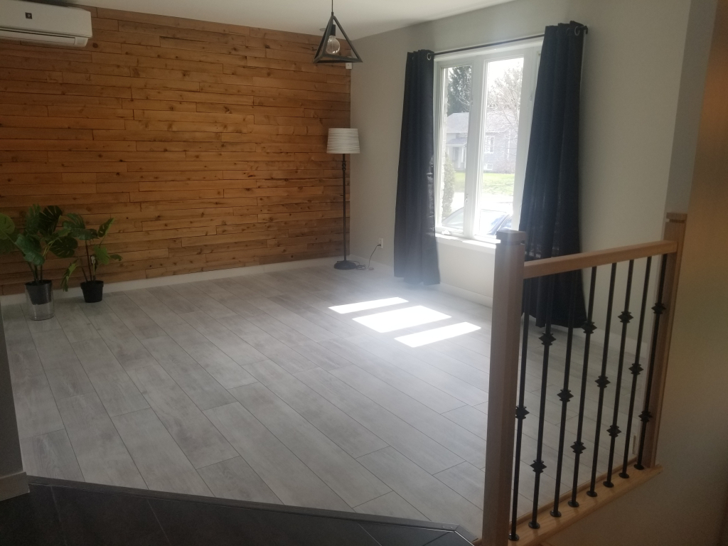 Maison A Louer 5 1/2 Grand Terrain