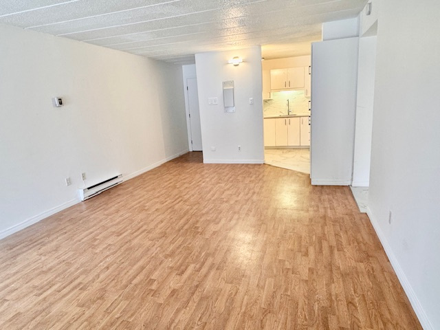 Grand 4 1/2 Refait à Neuf! Gym + Piscine