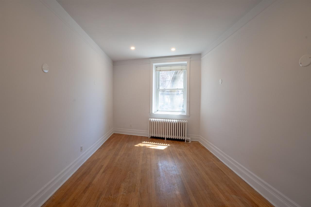 1 Bed, 1 Bath - 6266 Avenue Notre-Dame-de-Grâce, Montréal