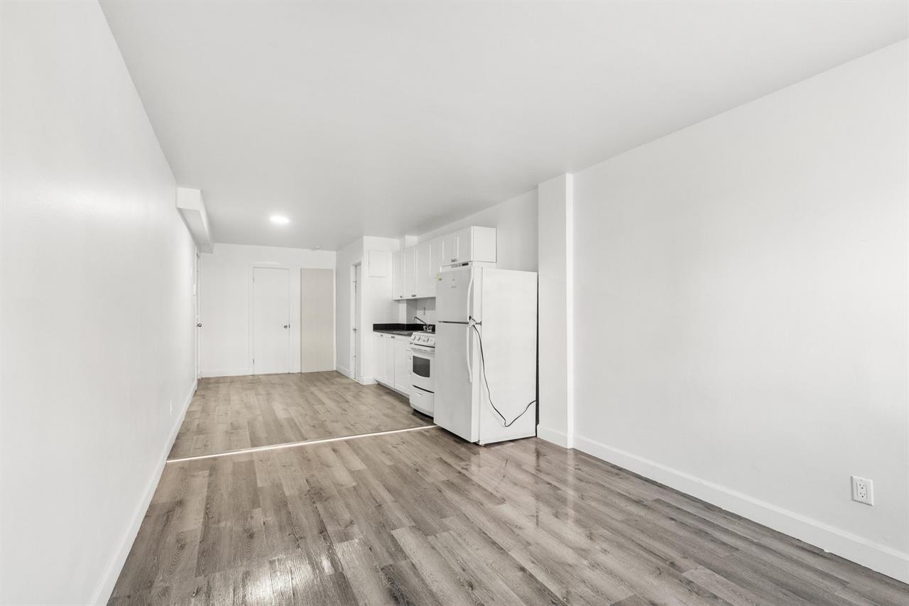 1 Bed, 1 Bath - 4750 Rue Ontario Est, Montréal