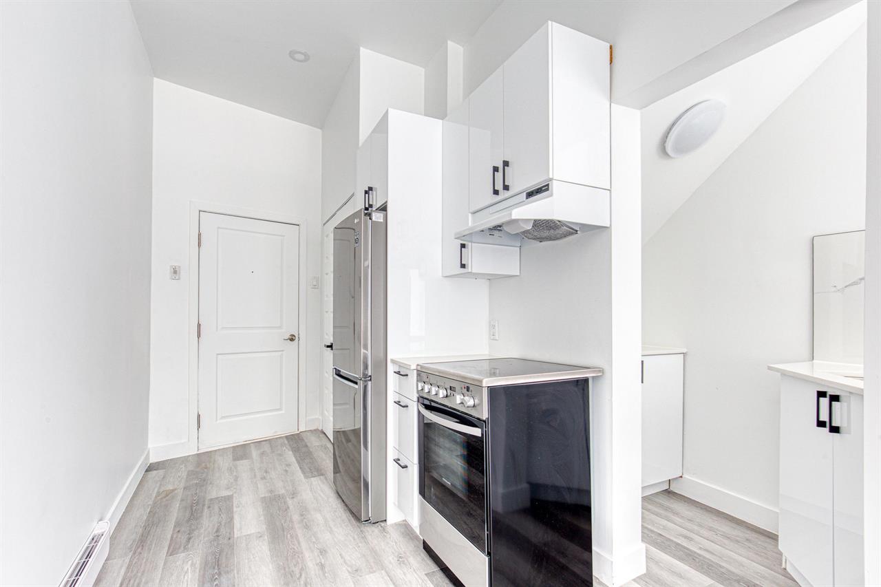 1 Bed, 1 Bath - 2002 Rue Saint-André, Ville-Marie