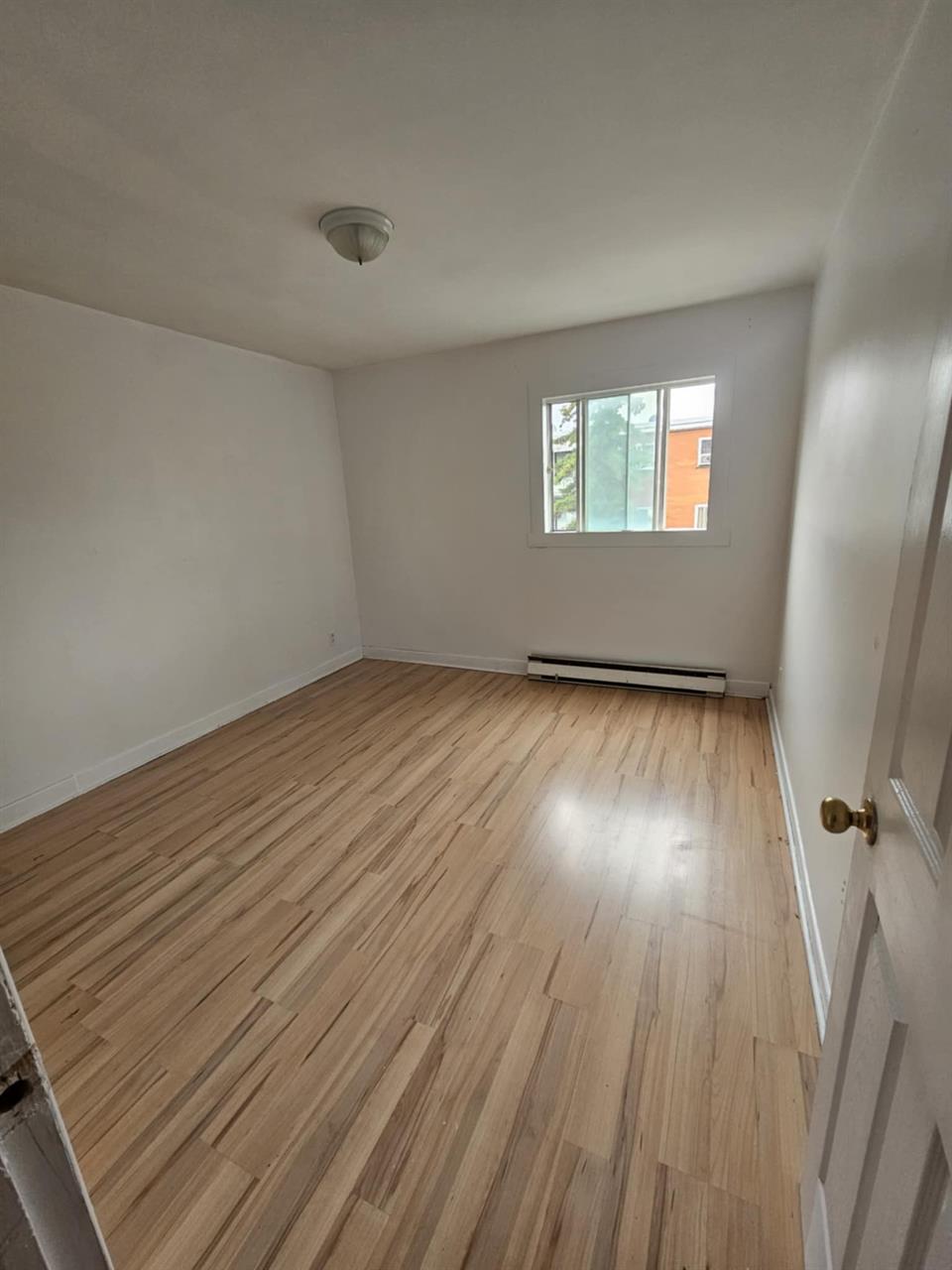21 Rue Courchesne (Hull) Spacieux Logement De 2 Chambres