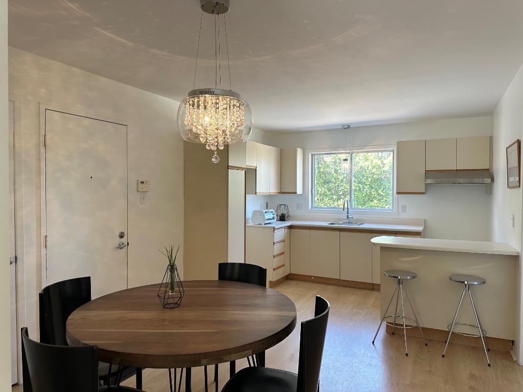 Au centre de Repentigny 2 unités appartements 41/2 à Louer au 1 étage ou 3e etage bail débutant entre juin et septembre