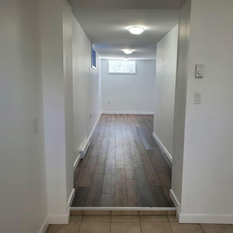 Beau logement 2 chambres à coucher, chauffé et éclairé