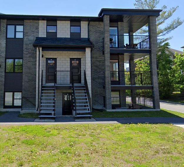 299 Chemin Freeman (Gatineau) Très Beau 2 Chambres