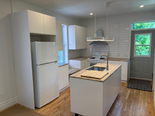 Appartement à Louer (4 1/2) Dans Un Trip