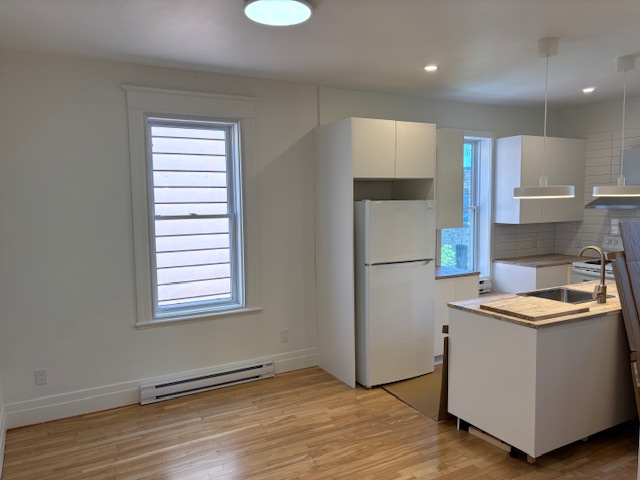 Appartement à Louer (4 1/2) Dans Un Trip