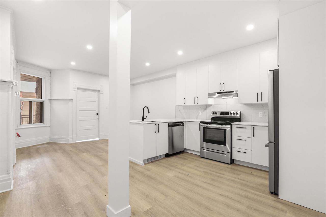 #256 - 4 Bed, 2 Bath - 250 Avenue Laurier Est, Montréal