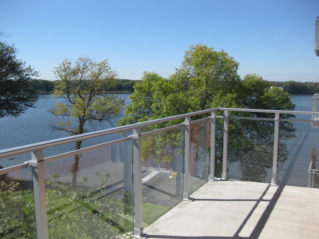 Magnifique condo bord de l'eau avec stationnement intérieur
