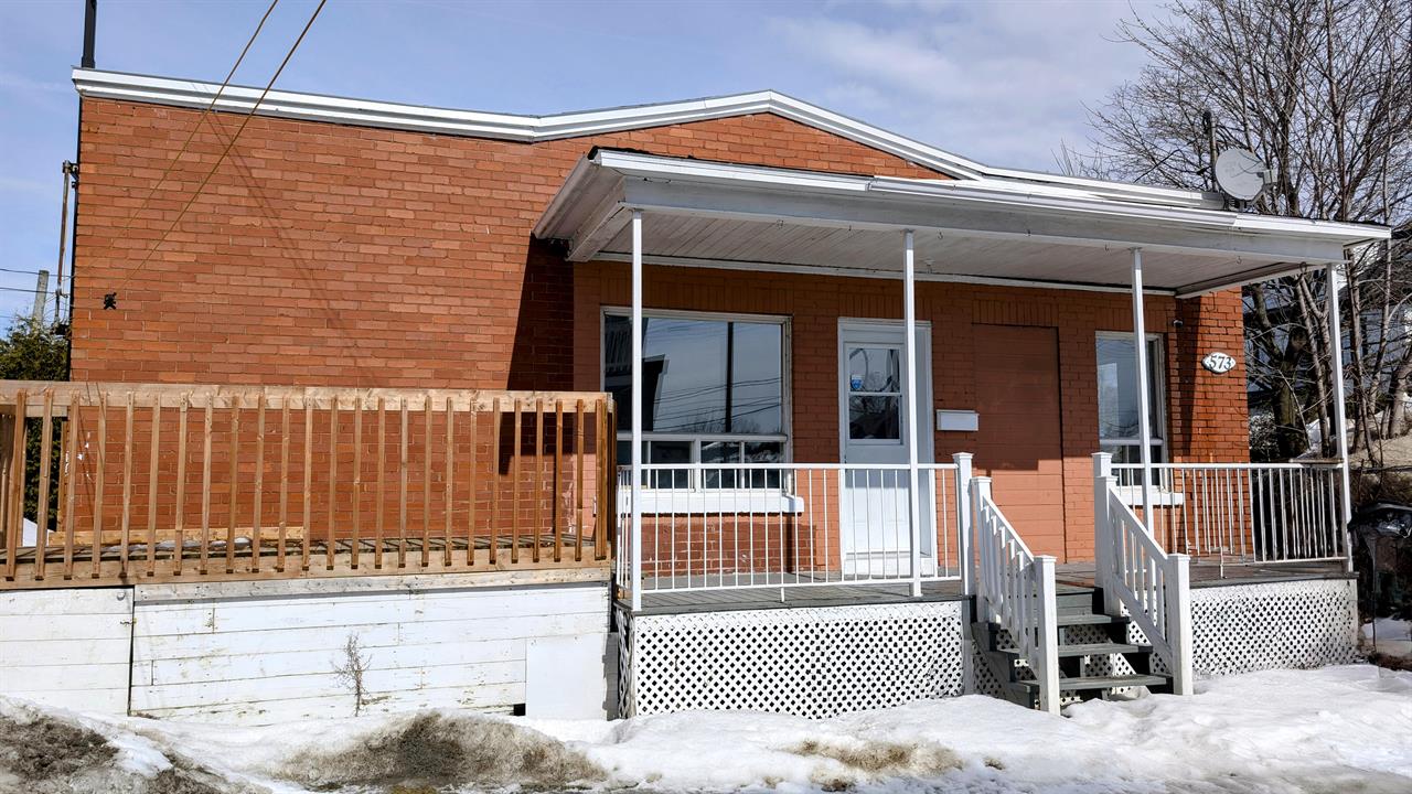 Immeuble - 565 Rue Du Conseil Maison à Louer – 3 Chambres