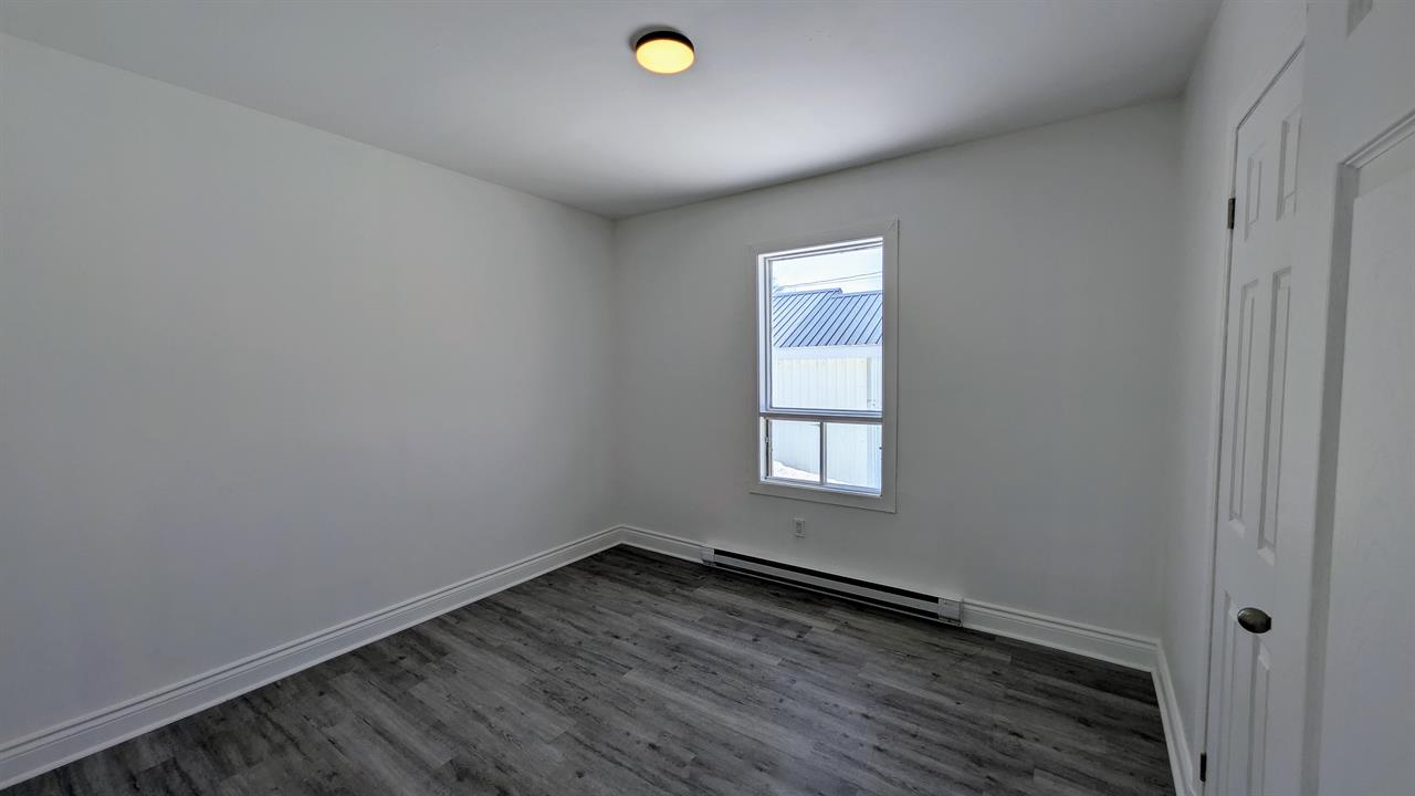 Immeuble - 565 Rue Du Conseil Maison à Louer – 3 Chambres