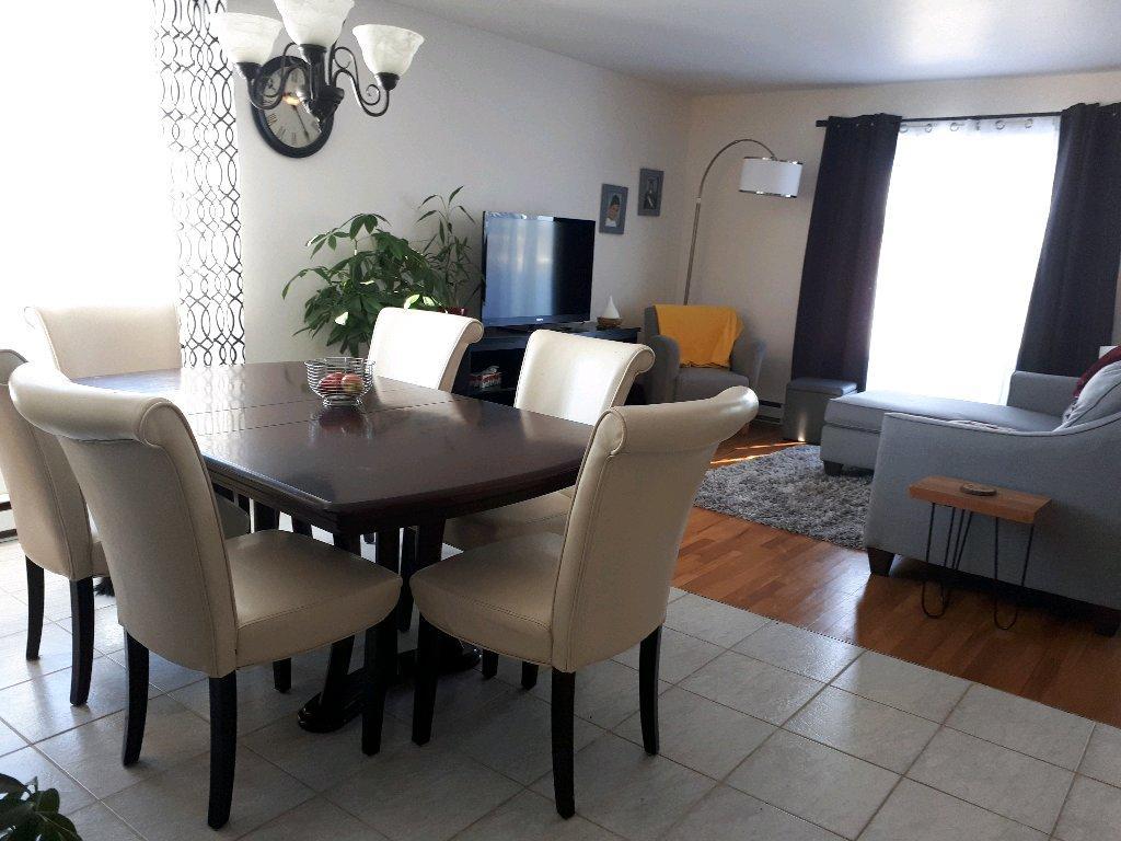 Juillet Logement Grand 6.5 au RDC 3 Chambres dans un Quadruplex