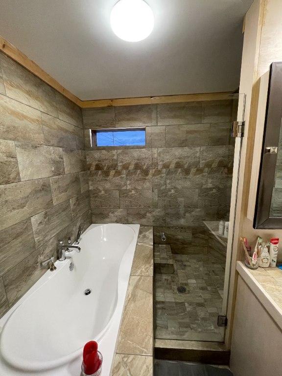 GRAND 5 1/2 à louer à Magog ( Triplex ) Disponible : 1 AOÛT 2025