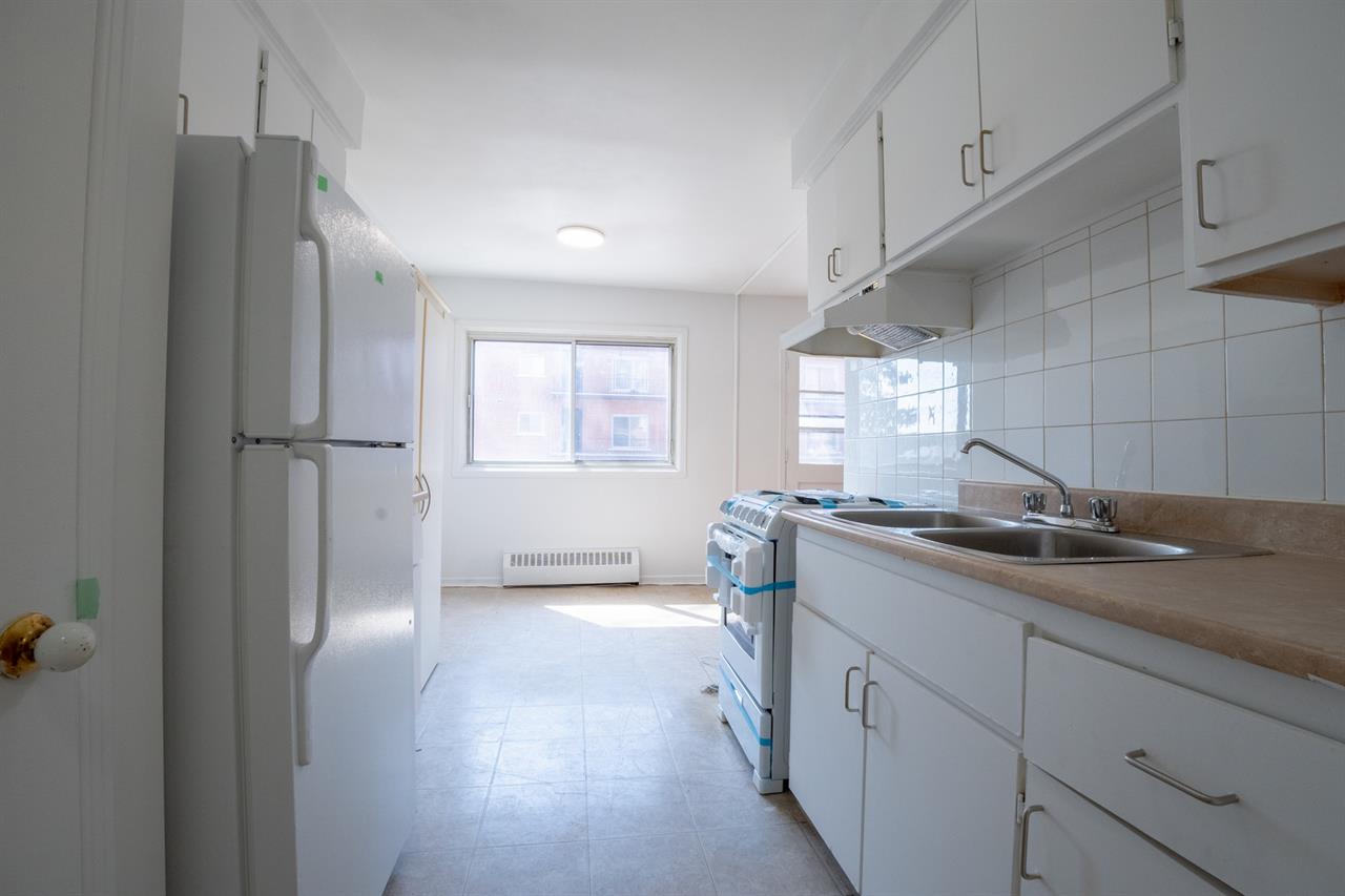 2 Bed, 1 Bath - 575 32e Avenue, Lachine