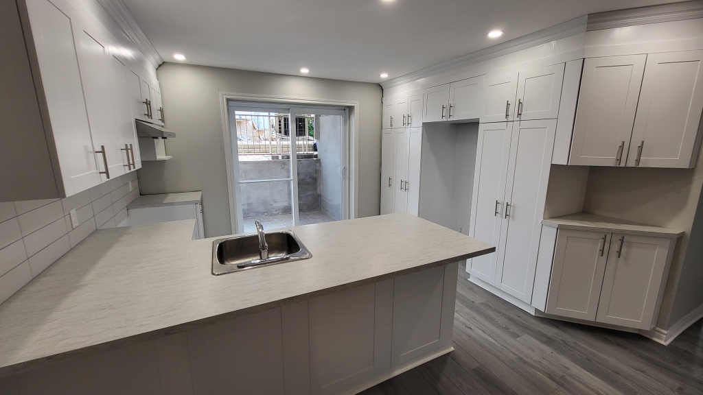 Grand Logement 4 1/2 Rénové à Laval
