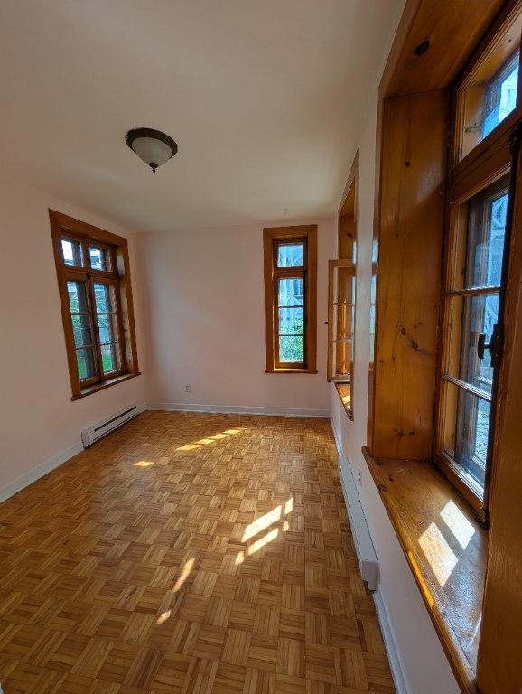 4 1/2. (3 chambres possibles) Beaudry, Uqam, Centreville