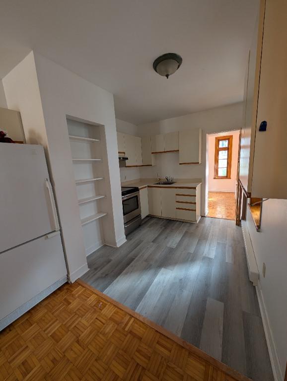 4 1/2. (3 chambres possibles) Beaudry, Uqam, Centreville