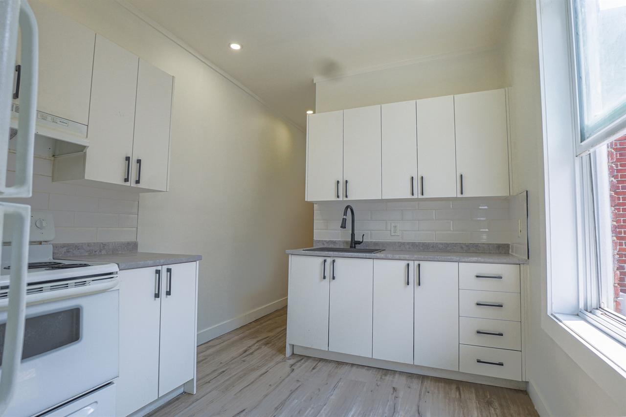 3 Bed, 1 Bath - 2477 Rue Rachel Est, Montréal