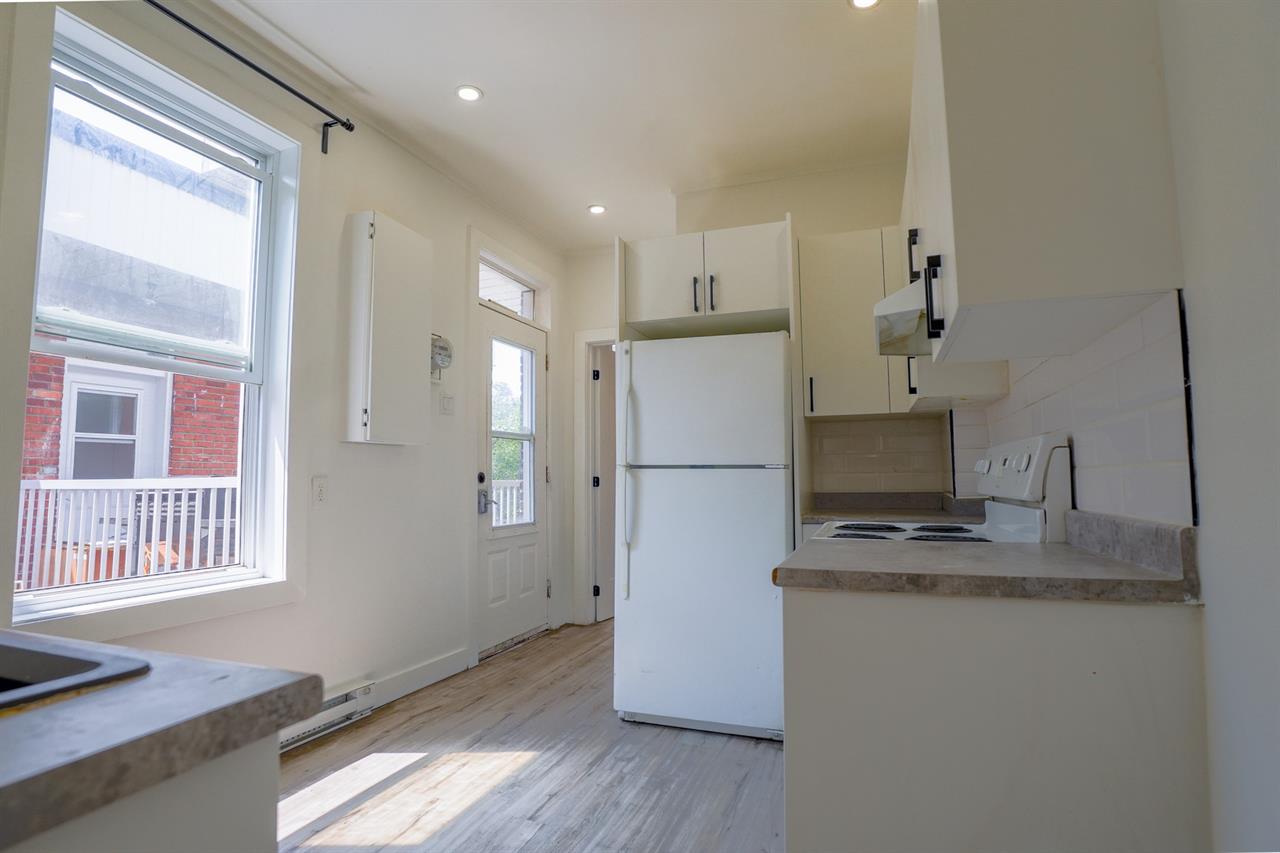 3 Bed, 1 Bath - 2477 Rue Rachel Est, Montréal