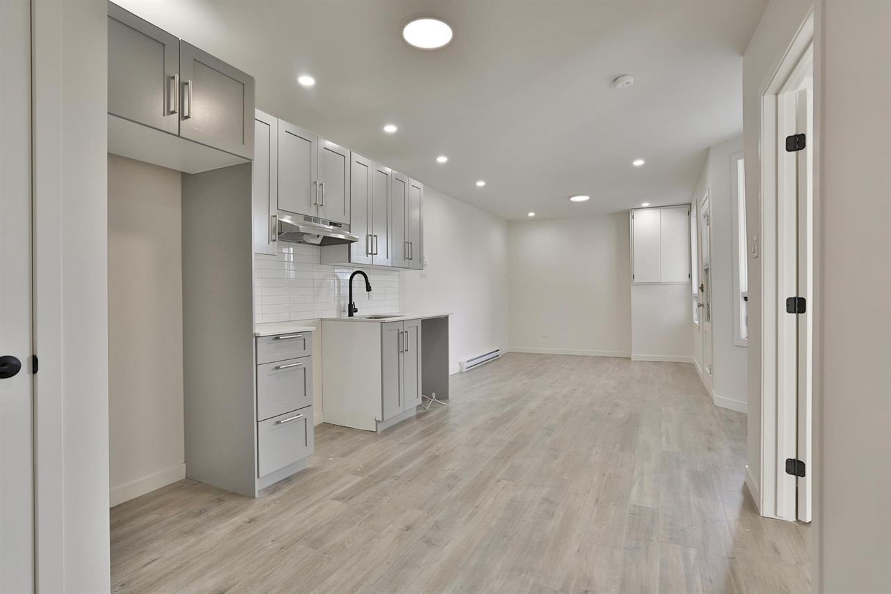4 Bed, 1 Bath - 2110 Rue Fullum, Ville-Marie