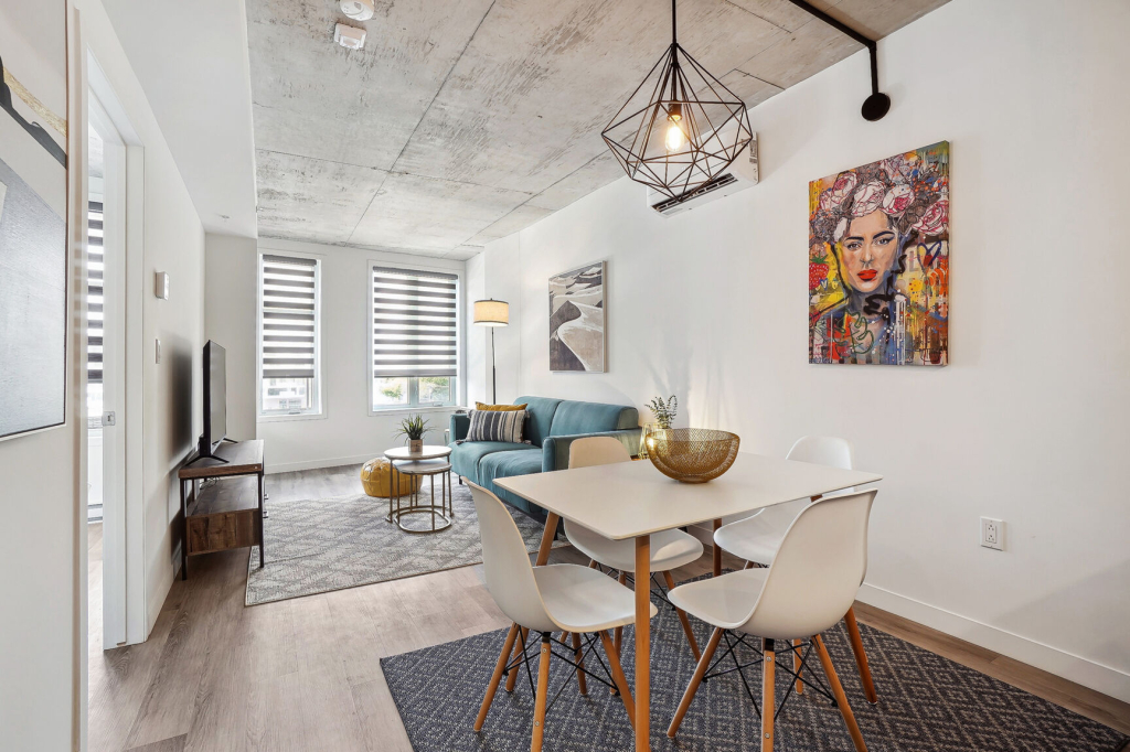 CONDO MEUBLÉ LUXUEUX