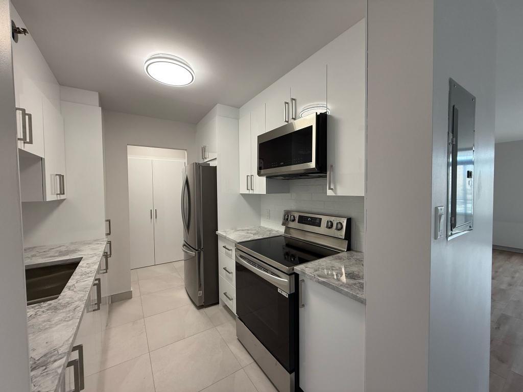 APPARTEMENT 4 1/2 À LOUER COMPLETEMENT RENOVÉ