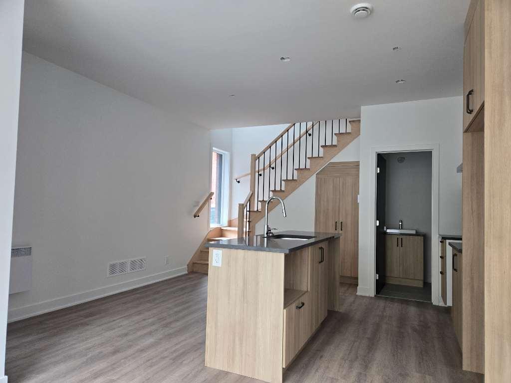 Appartement 5 1/2 Nouvelle Construction / Apartment 5 1/2 New Construction