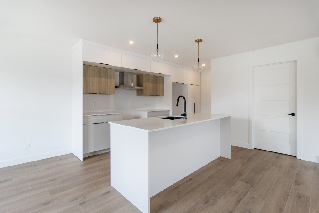 Maison En Rangée Avec Garage à Lévis