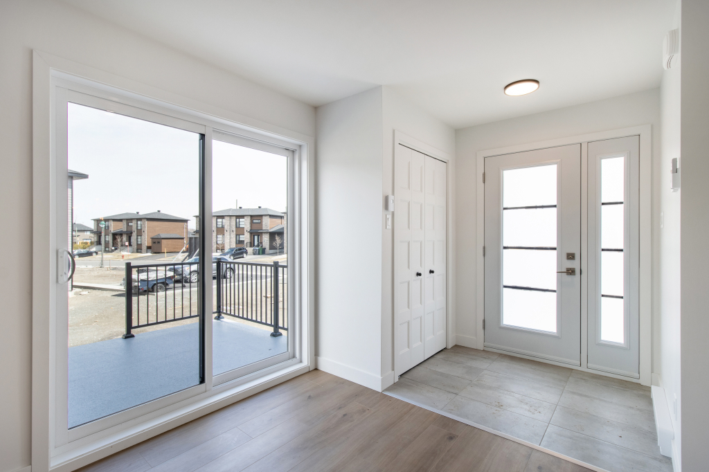 Maison En Rangée Avec Garage à Lévis