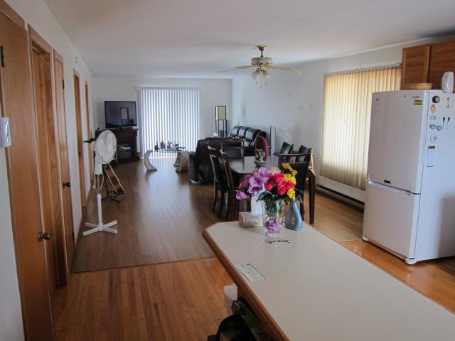 Grand 4 1/2 - libre au 1er juillet (haut de duplex) - À Saint-Esprit