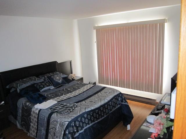 Grand 4 1/2 - libre au 1er juillet (haut de duplex) - À Saint-Esprit