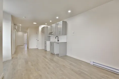 1 room apartment of 99 m² in Montreal
