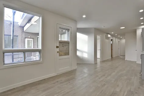 1 room apartment of 99 m² in Montreal