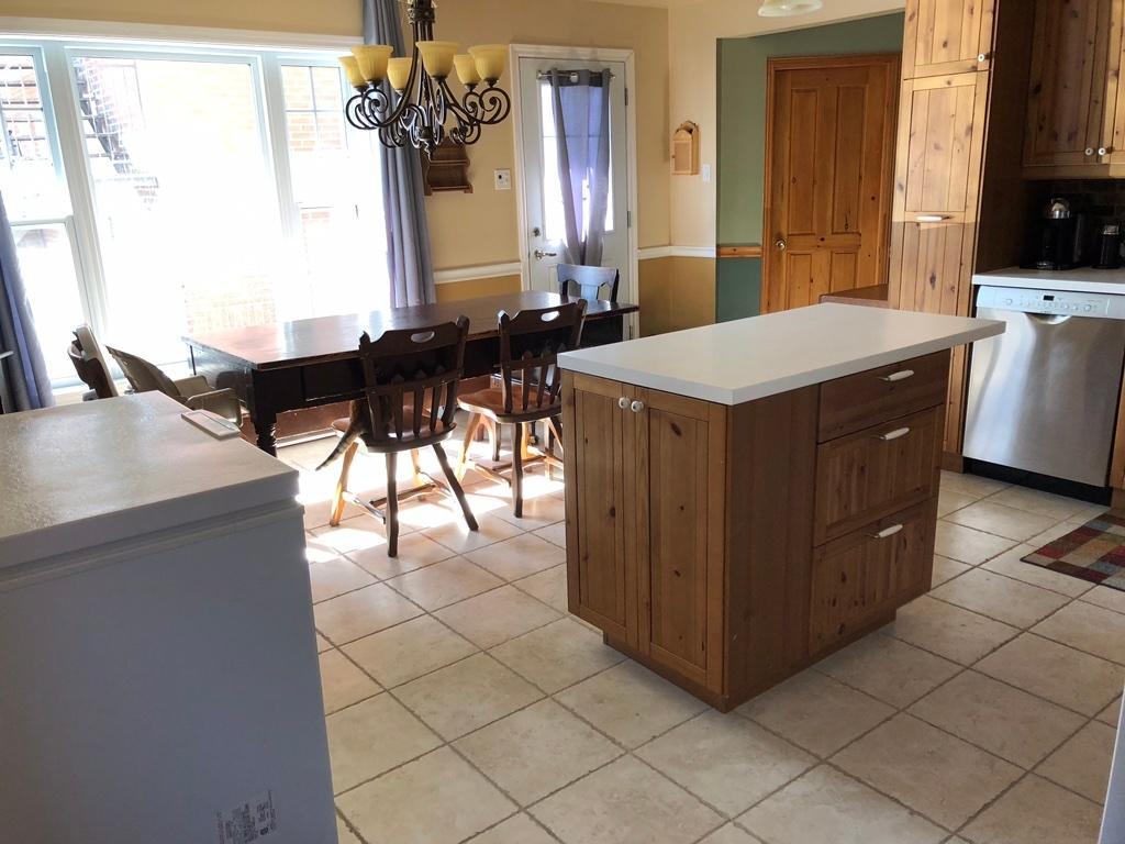 BAS DE DUPLEX - 3 CHAMBRES - 9 PIÈCES - ST-HYACINTHE - 2 ÉTAGES