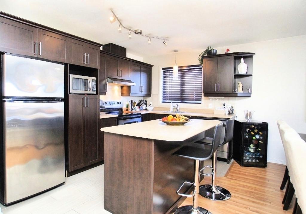 4 1/2 JUILLET LUXUEUX, TRES GRAND, ASCENSEUR, INSONORISÉ, TRANQUILLE, PRES DE TOUT, 50 ANES ET PLUS, VOIR VIDÉO