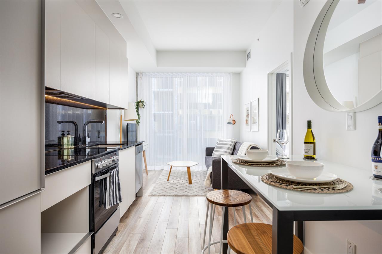 Lune II - 2061 Stanley, Montréal