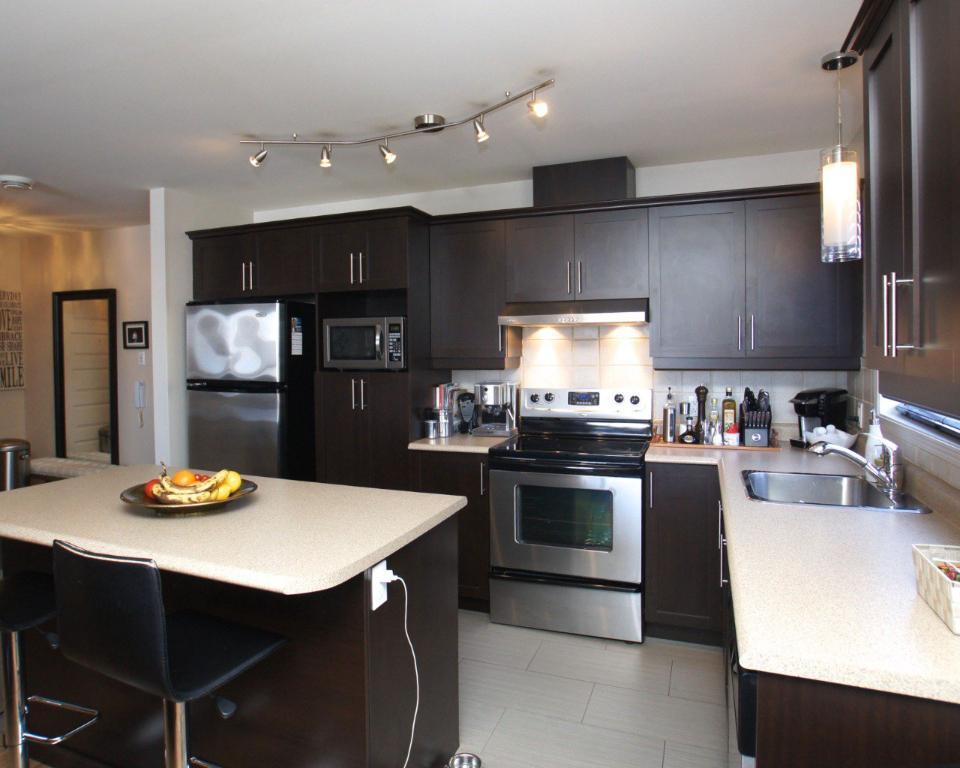 CONDO 4 1/2 A LOUER, LUXUEUX ST HUBERT, LONGUEUIL, 50 ANS ET PLUS TRANQUILLE PRES DE TOUT, JUILLET, TRES GRAND 1250 PC, VIDÉO ++ A VISITER++