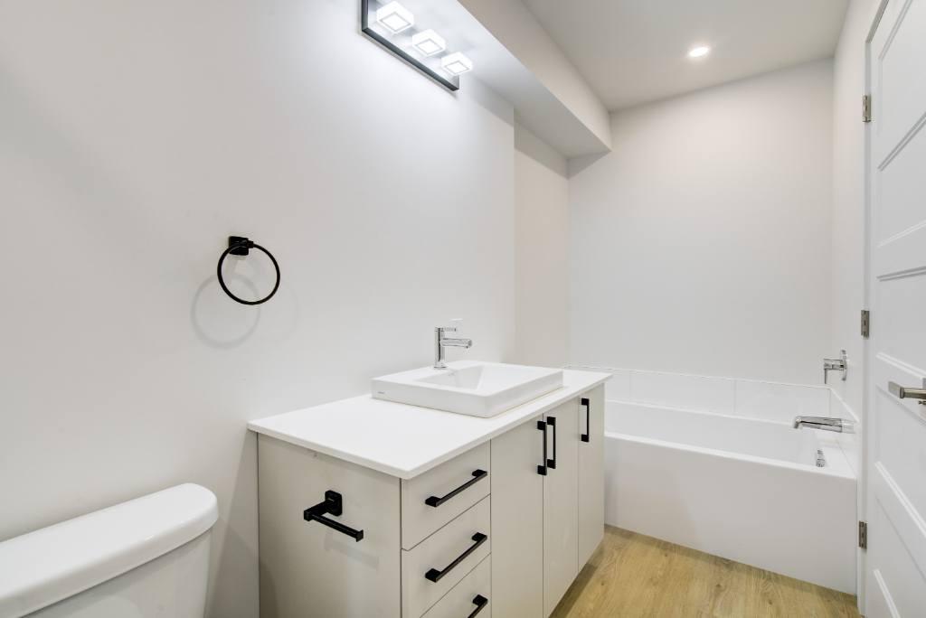 5 1/2 neuf, Les Coteaux, TRIPLEX ! JUIN - JUILLET 2025
